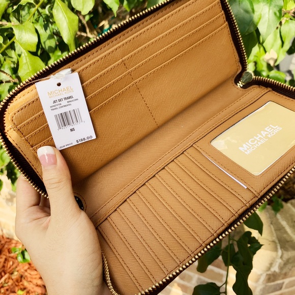 💕Michael kors large tote &wallet SET ‼️SALE‼️‼️ - Picture 2 of 6